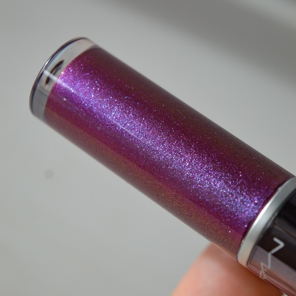 MAC Grand Illusion Liquid Lipcolour *QUEEN'S VIOLET* Limited Edition BNIB RARE - Picture 3 of 10